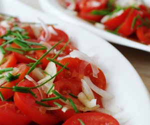 Tomatensalat würzen – so wird er richtig lecker