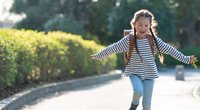 "Das kann ich schon allein": So laufen eure Kids sicher zu Fuß zur Schule oder in die Kita