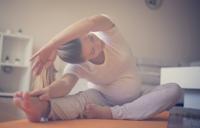 Yoga für Schwangere: Kopf-zum-Knie-Streckung