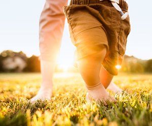 Frühe Läufer, starke Persönlichkeit? Was es wirklich bedeutet, wenn dein Kind früh laufen lernt