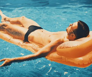 Urlaub: Warum für Papa im Schwimmbad in Frankreich Badeverbot droht