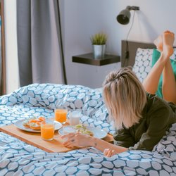 Für gemütliche Sonntage: Das perfekte Frühstückstablett gibt’s bei Rossmann