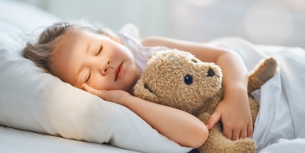 Schlafbedarf unserer Kinder: Eine Übersicht & Tipps aus der Schlafforschung