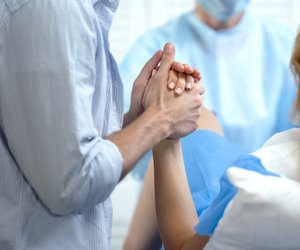 Diese 16 Dinge sollten Väter unbedingt wissen, bevor sie einen Kreißsaal betreten
