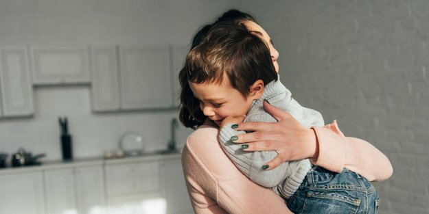 "Ich sehe dich" statt schneller Lösungen: Der Geheimtipp für verletzte Kindergefühle