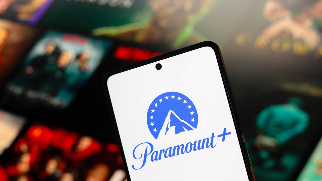 Logo illustration displayed on smartphones in Paraguay - 14 Jul 2024 In this photo illustration, the Paramount Plus logo is displayed on a smartphone screen. Paraguay Copyright: xJaquexSilvax/xSOPAxImagesx JAQUESILVA_14072024-4626