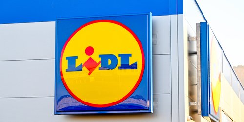 Mehr Platz, mehr Stil: Das Lidl-Regal mit Bambuskörbchen als Stauraum-Wunder