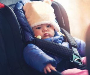 Darum sollten Kinder (und Erwachsene) im Auto keine Winterjacke tragen