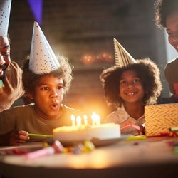 Kindergeburtstag im Winter: So wird die Party ein Knaller