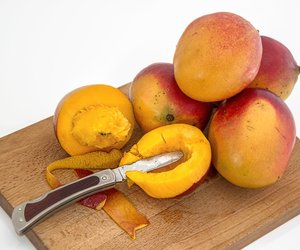 Dürfen Katzen Mango essen: Vertragen Samtpfoten die Frucht?