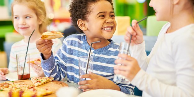 Essen zum Kindergeburtstag: Das schmeckt dem kleinen Partyvolk