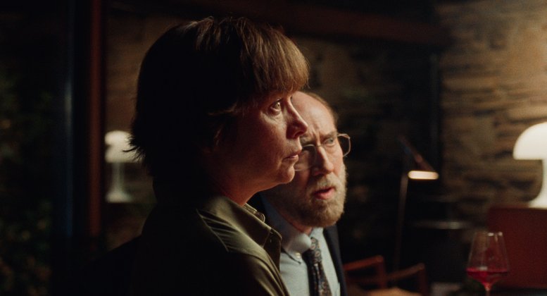 Film-Review "Dream Scenario": Paul Matthews (Nicholas Cage) und seine Frau werden von den Geschehnissen rund um Pauls Traumauftritte überrannt.