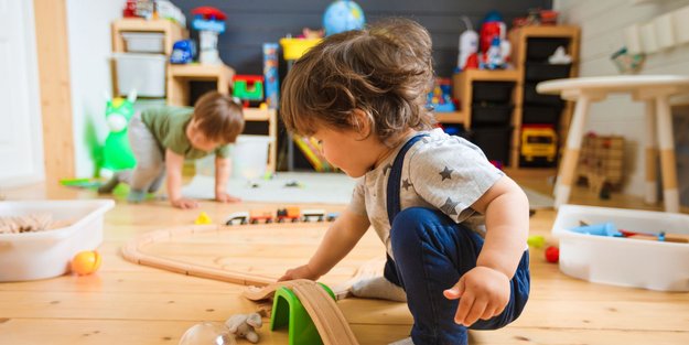 Nach Montessori: Warum Kids beim freien Spiel am besten lernen