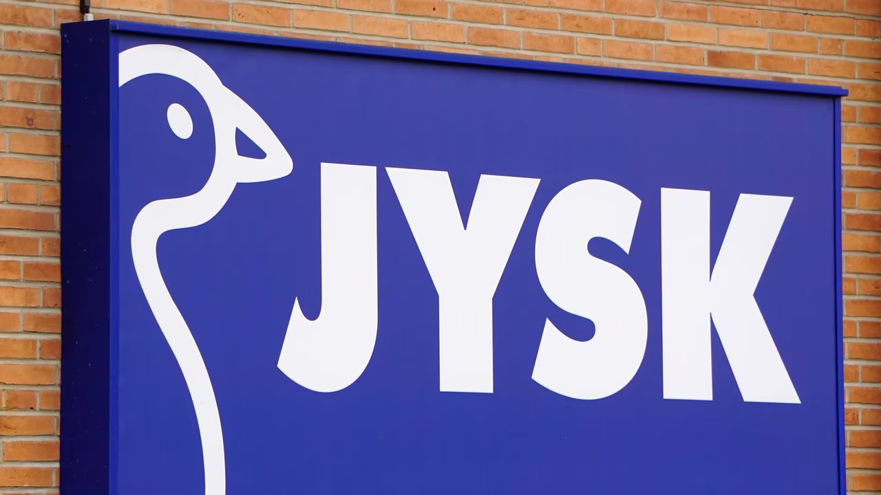 Jysk hat einen kuscheligen Begleiter fürs Bett parat. 