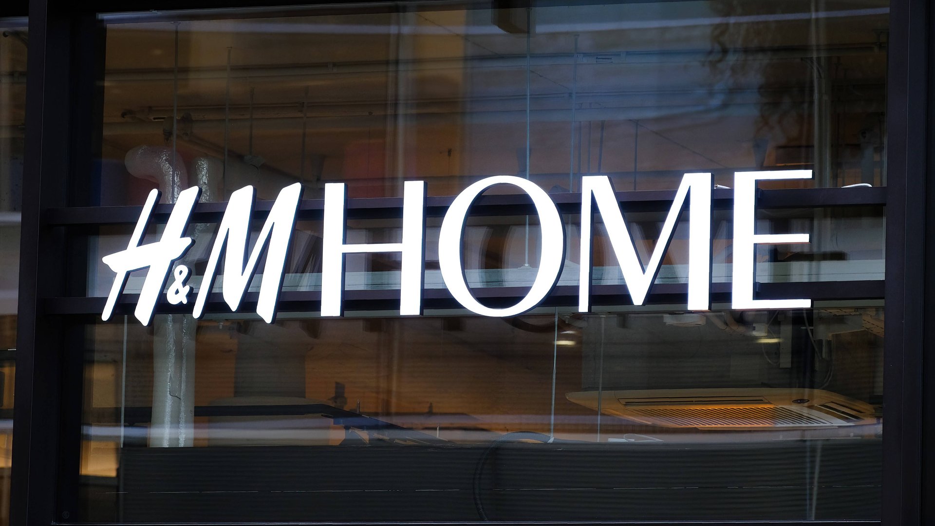 Dieser Liegestuhl für Kinder von H&M Home ist ein Muss für den Balkon