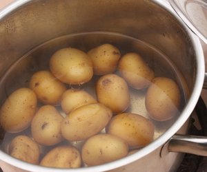 Kartoffelwasser: Ein natürliches Multitalent 