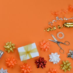 So hast du nach den Feiertagen alles sortiert: Geschenkpapier-Organizer von Tchibo