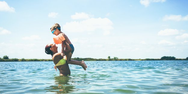 Badseeen für Familien: Die 10 besten Seen zum Baden mit Kindern