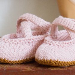 Baby-Ballerinas stricken: Anleitung für die süßesten Ballerinas aller Zeiten