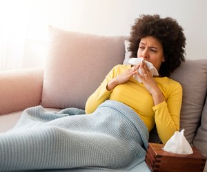 Period Flu? Warum manche Frauen vor oder während ihrer Periode öfter eine Erkältung haben