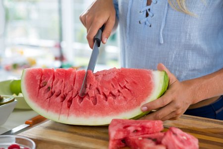 Wassermelone schneiden Wassermelone schneiden