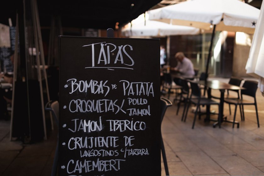 Aushängeschild einer Tapas-Bar in Barcelona