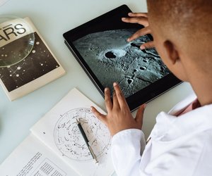 Wie groß ist der Mond? Spannendes über den Himmelskörper