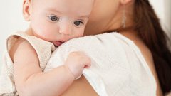Warum Babys spucken