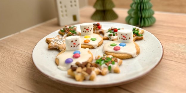 Schneemann Plätzchen: So backt ihr die niedlichen Kekse mit euren Kids