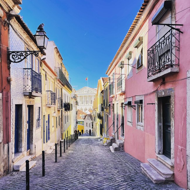 Gasse in Lissabon