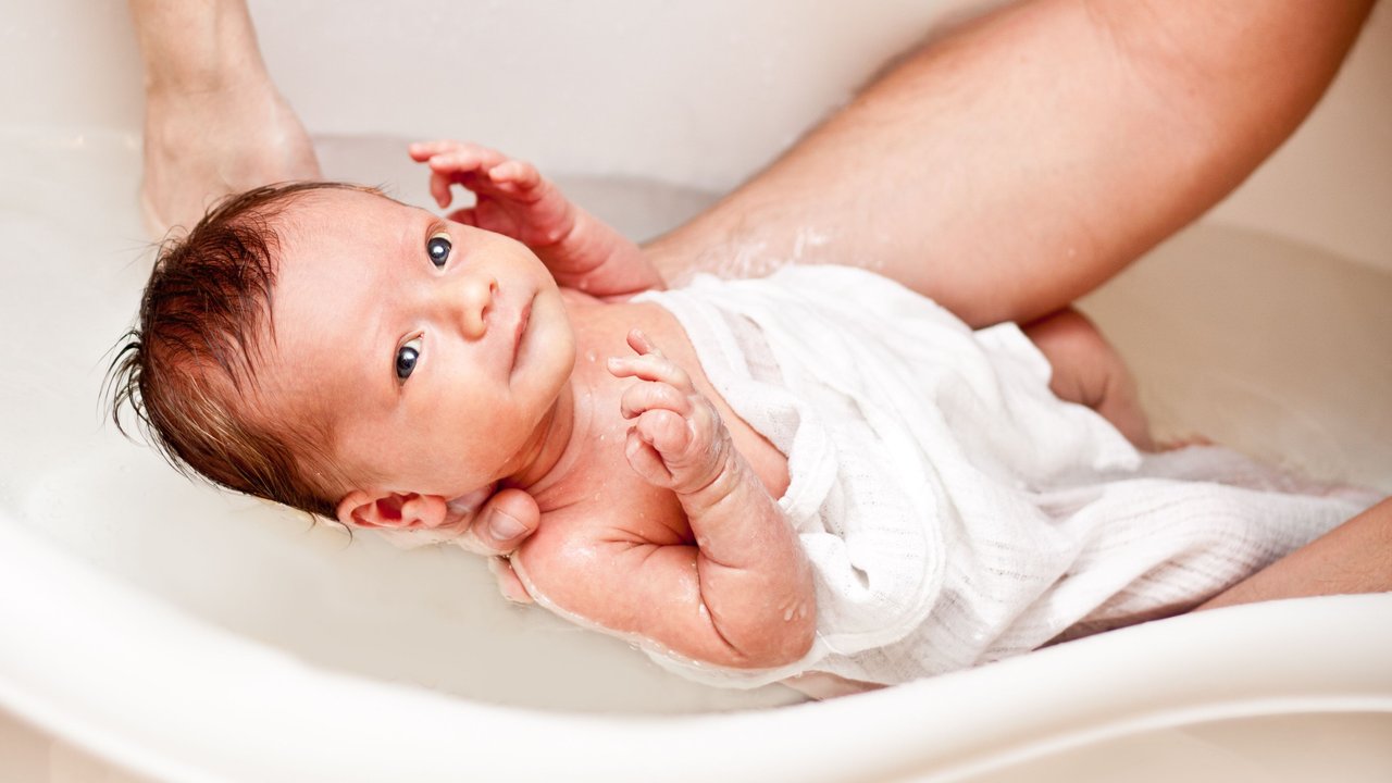 Viele Babys lieben es zu baden