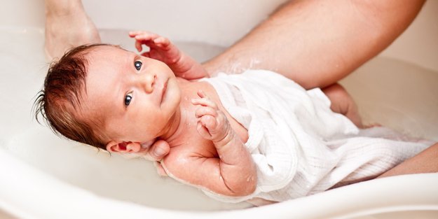 Babys baden: Wie oft unsere Kleinen in die Wanne sollten