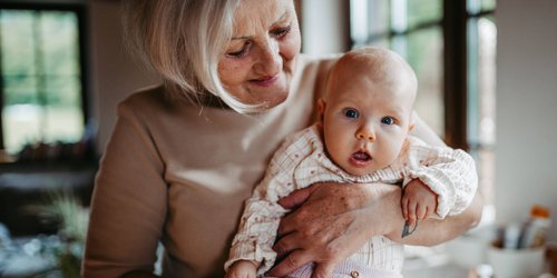 Baby-News mit Stil: Originelle Ideen für "Du wirst Oma"-Geschenke