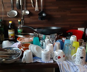 Achtung Gesundheitsrisiko: Warum ihr Geschirr nicht zu lange einweichen dürft