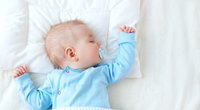 Expertenmeinung: Ab wann dürfen Babys auf Kissen schlafen?
