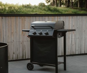 Unter 100 €: Aldi verkauft Marken-Gasgrill mit starker Leistung zum Sparpreis