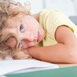 Frustration im Klassenzimmer: Wie Lehrkräfte und Eltern bei Lernbehinderung helfen können