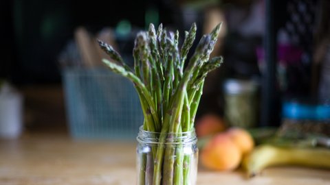 5 Spargel-Hacks: So bewahrt ihr frischen Spargel am besten auf