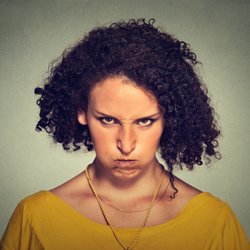 11 abfällige Sätze, die alle Mütter kennen und nicht mehr hören wollen