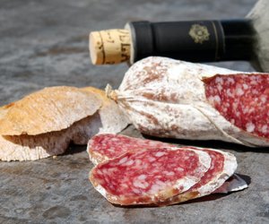 Wie lange ist Salami haltbar? Wir verraten es dir