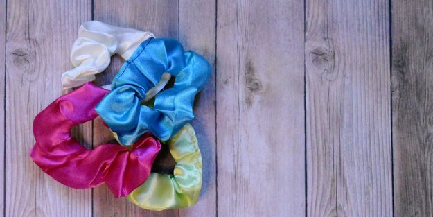 Scrunchies nähen: Leichte Schritt-für-Schritt-Anleitung