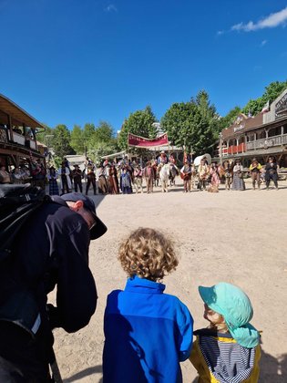 Harz mit Kindern: Das große Highlight ist die tägliche Wild West Show in der Main Street. Ganz toll: Es ist komplett gewaltfrei, kein Schießen, kein Blutvergießen.