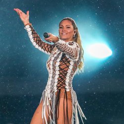 Nicht nur Helene Fischer: Das sind die schwangeren Promis im Juni 2025