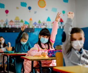 FFP2-Masken für Kinder oder OP-Maske: Welche Maske sollten Schulkinder jetzt tragen?