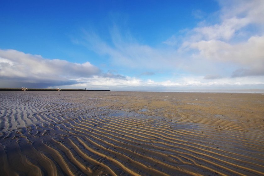Der Strand von Neßmersiel an der Nordsee ist eher ruhig und abgelegen.