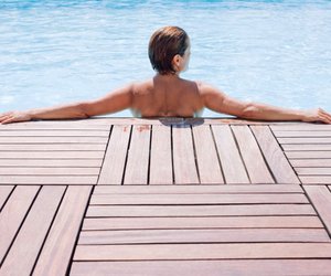 Vermieter sonnt sich nackt: Welche nackte Tatsachen man erdulden muss und was zu weit geht
