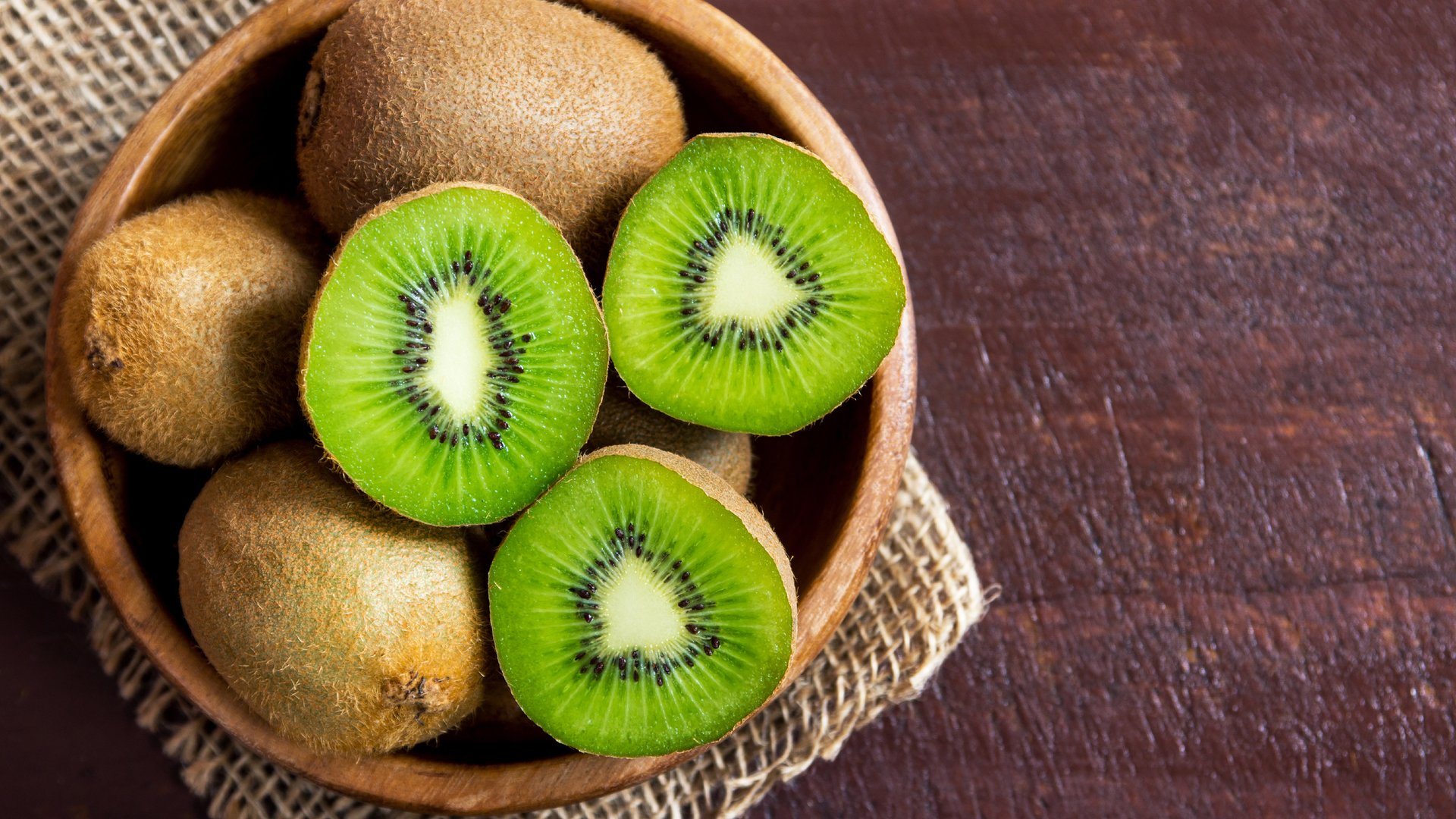 Kiwi und Stillen: Ist die pelzige Frucht unbedenklich?