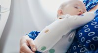 Fliegen mit Baby: Mit diesen 8 Tipps bleiben Eltern und Baby entspannt