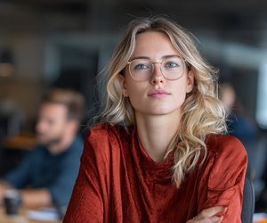 Psychologie: 10 Wörter, die sofort verraten, dass jemand nur so tut, als wäre er gebildet – selbst Akademiker tappen in diese Falle