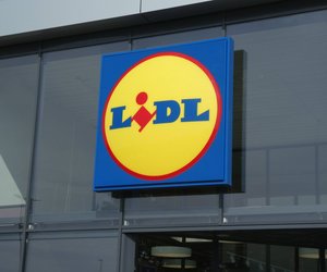 Mit dieser Lidl-Massivtruhe bekommst du reichlich Stauraum fürs Wohnzimmer und Schlafzimmer